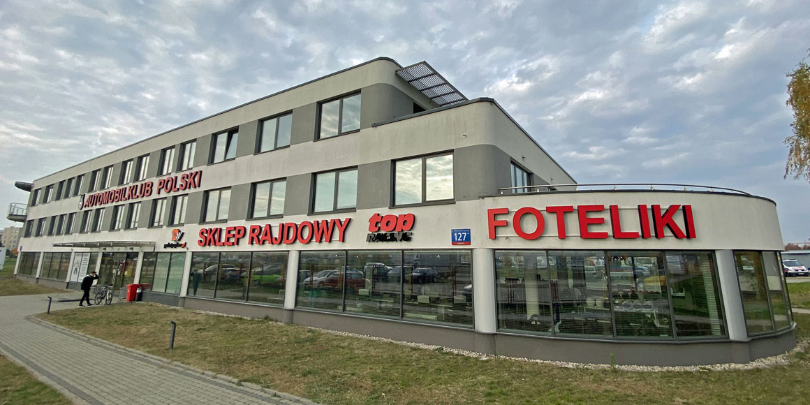 Budynek Automobilklubu Polski w Warszawie z salonem Top Racing
