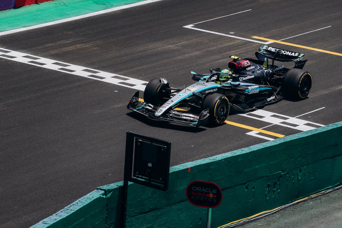 F1 2026: Daty presezonu, testy i droga do 1. wyścigu