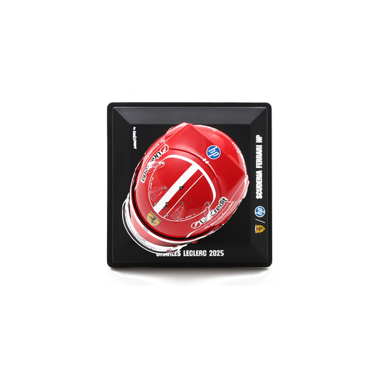 Model 1:5 kask Charles Leclerc Scuderia Ferrari 2025